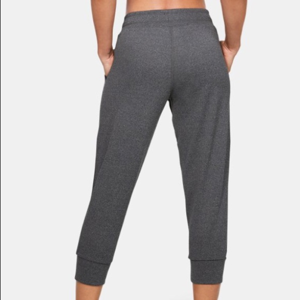 Under Armour Tech Gray Cropped Sweatpants NEW - Picture 3 of 5